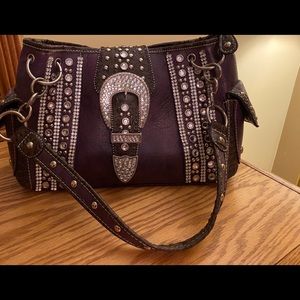 💫Gorgeous Leather purse. Can you say BLING!💫🤩